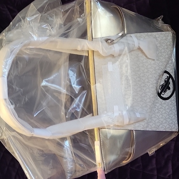 Michael Kors Charlotte Large Signature Logo and Metallic Top-Zip Tote Bag - Picture 4 of 16